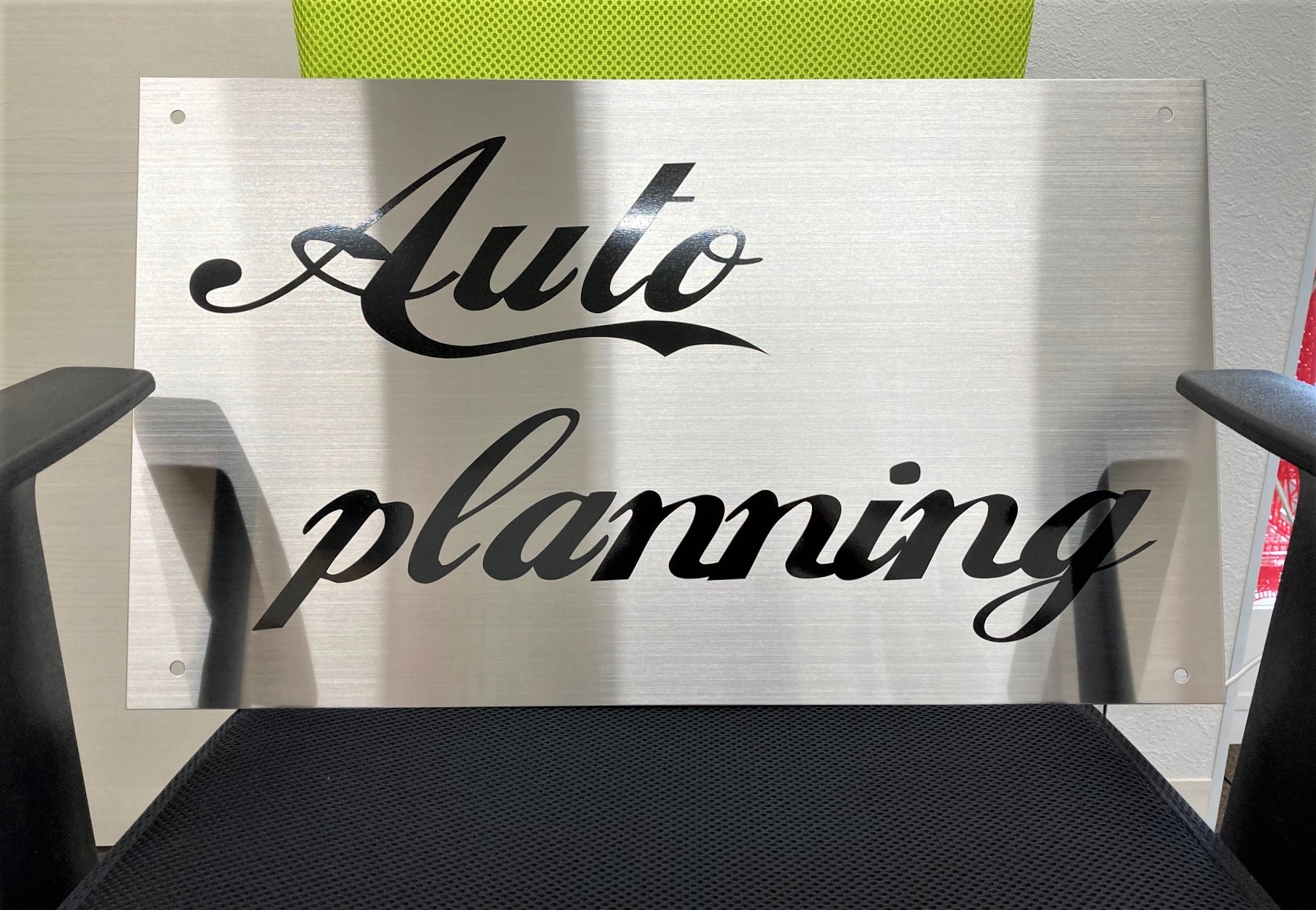 大阪 藤井寺の看板屋 ステンレスヘアライン社名表札 の事例をご紹介します 藤井寺市の看板屋グッジョブ